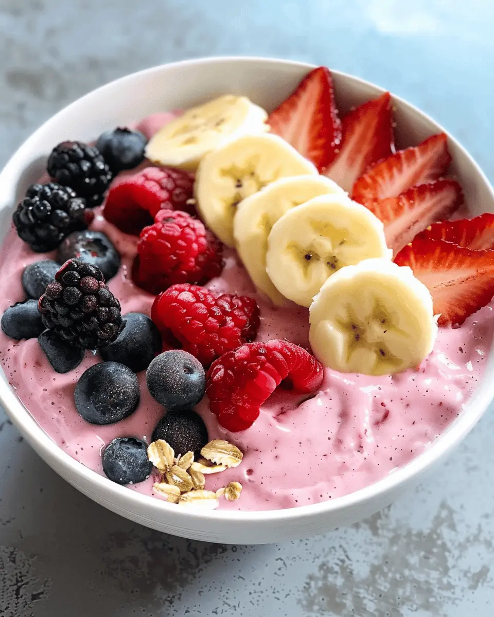 5-Minute Fruit Smoothie Bowl: A Deliciously Easy Greek Yogurt Treat